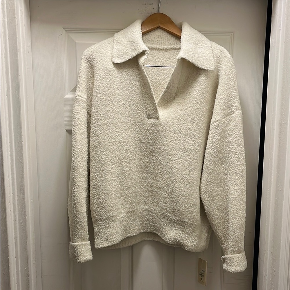 Cream V-Neck ComfyLuxe Sweater with Relaxed Fit in Size Large